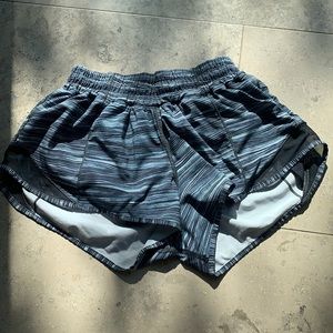 lululemon hotty hot shorts 2.5” size 4
